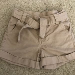 Khaki shorts with belt